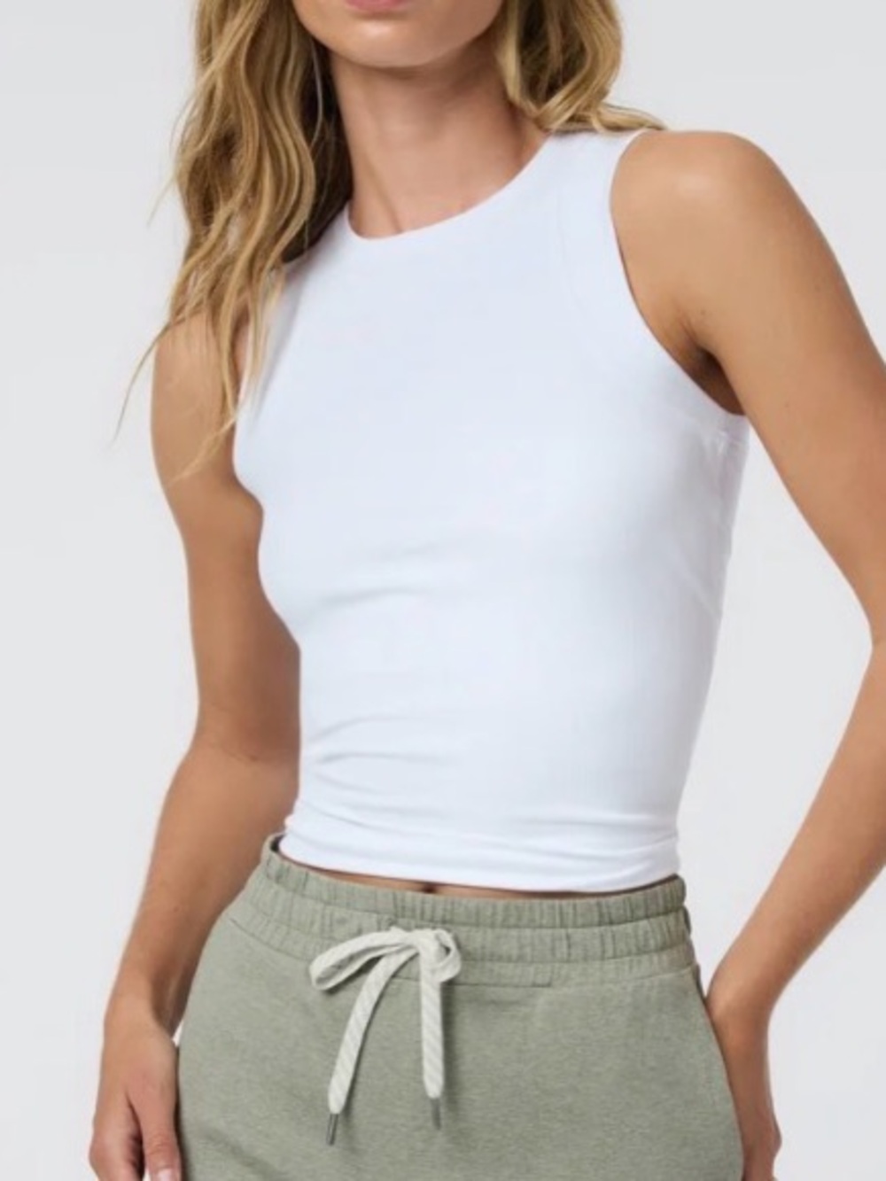 Vuori Pose Modern Tank